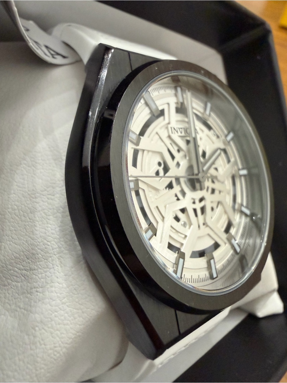 SOLD! Invicta Speedway Rims Watch - Picture 3 of 3